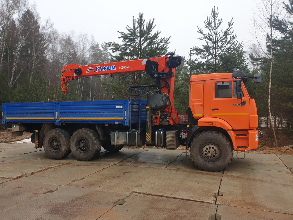 Манипулятор одинцово. Манипулятор. Манипулятор камаз 10т стрела 21. 2*2. Манипулятор на стройке.