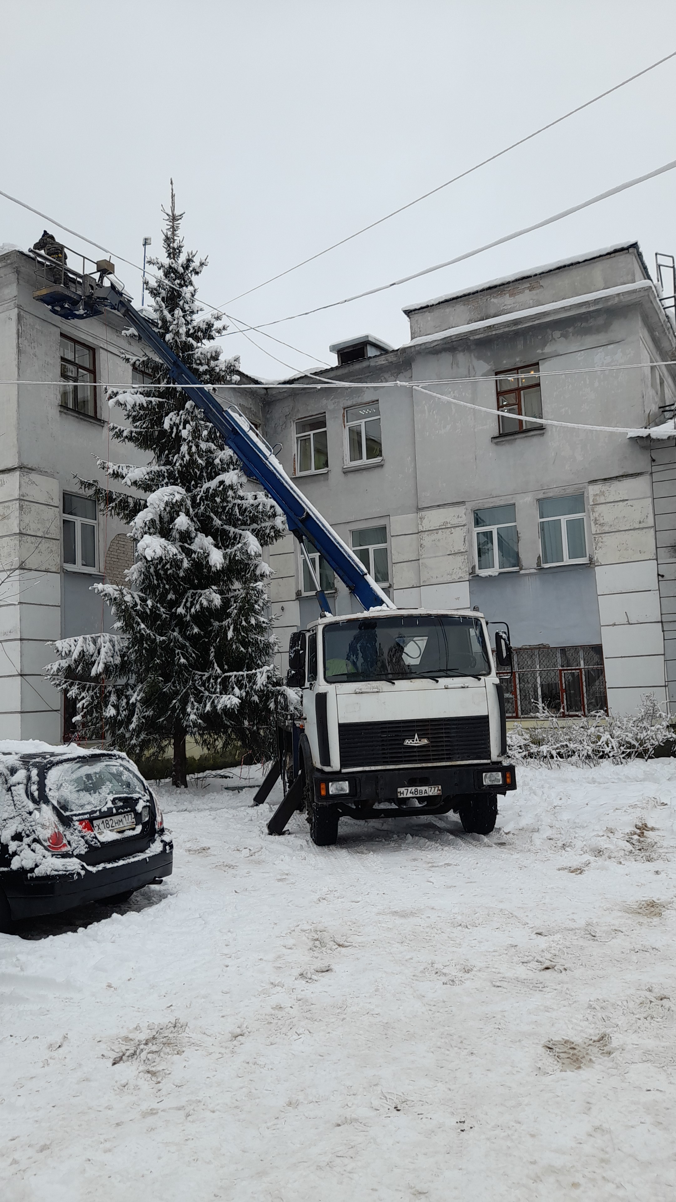 Аренда автовышки, автовышка 18 метров услуги. Московская область, Егорьевск,  Нечаевская улица телефон: 89067006725 (Иван)