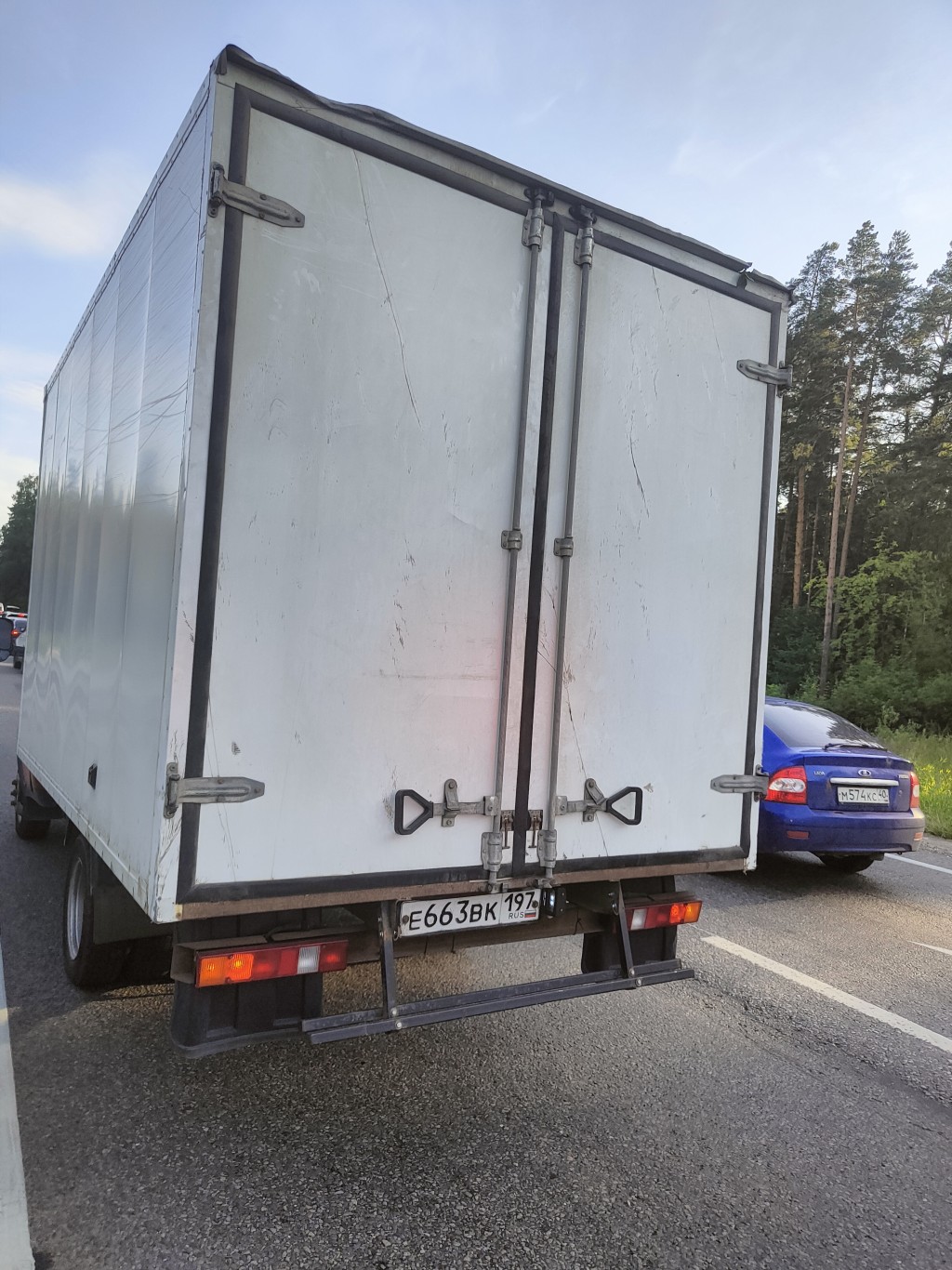 Грузовое такси в Лыткарино — цены на услуги грузотакси с грузчиками  заказать недорого | Перевозка-24