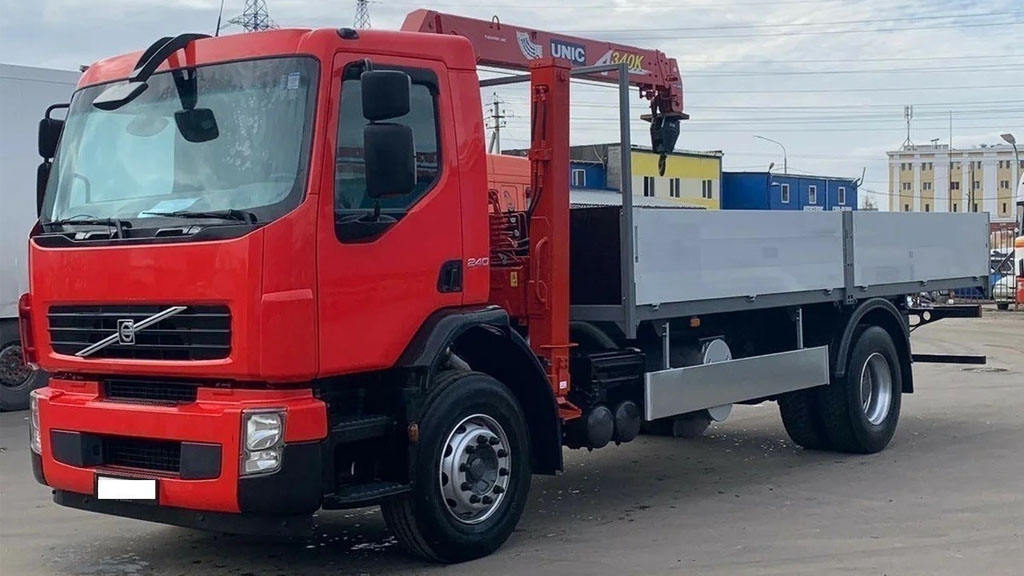 Грузовик манипулятор б у. Манипулятор Вольво 10 тонн. Volvo Fe 240 с КМУ. Манипулятор Hyundai 10т телескопический. Манипулятор Volvo fm 400.