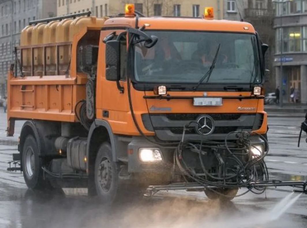 Аренда поливомоечной машины — Петрозаводск | Цены от собственников на  услуги поливомойки