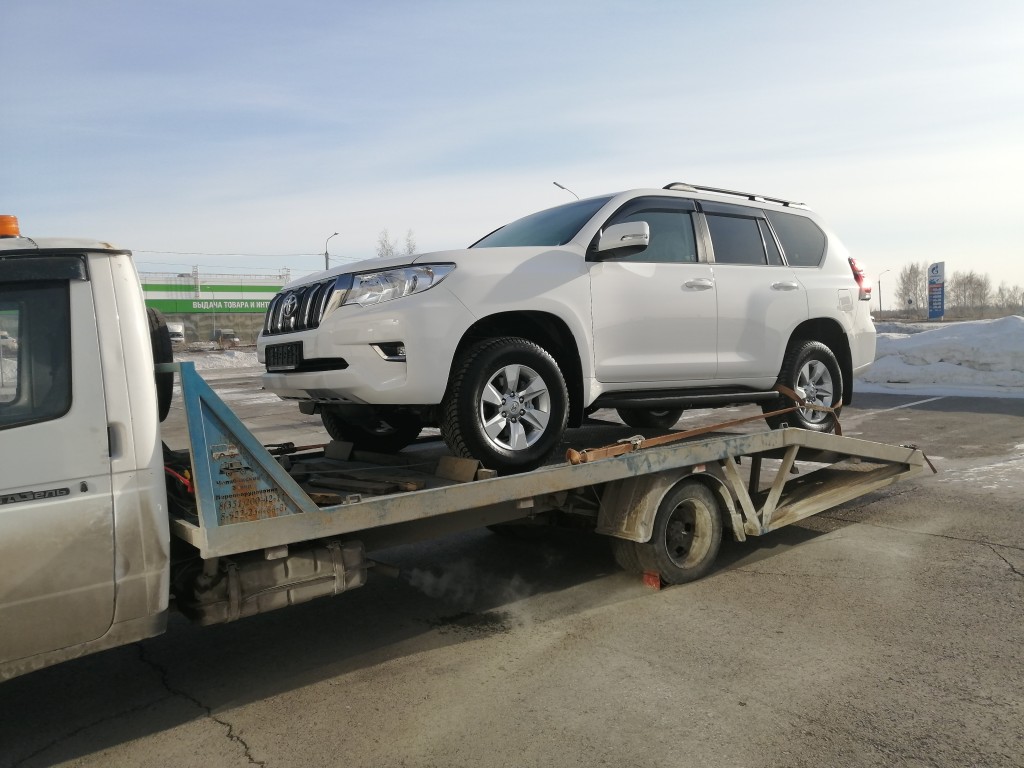 7 (913) 614 16 43 Заказать Услуги эвакуатора Омск, улица 12 Декабря, 117к2,  подъезд 1 телефон: +7 (913) 614 16 43 (Валентин)