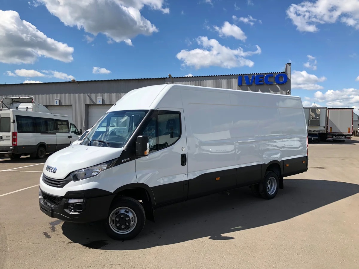 Iveco daily 50. Ивеко Дейли фургон. Iveco Daily 50c15. Грузовая Iveco Daily цельнометаллическая. Iveco Daily 2020.