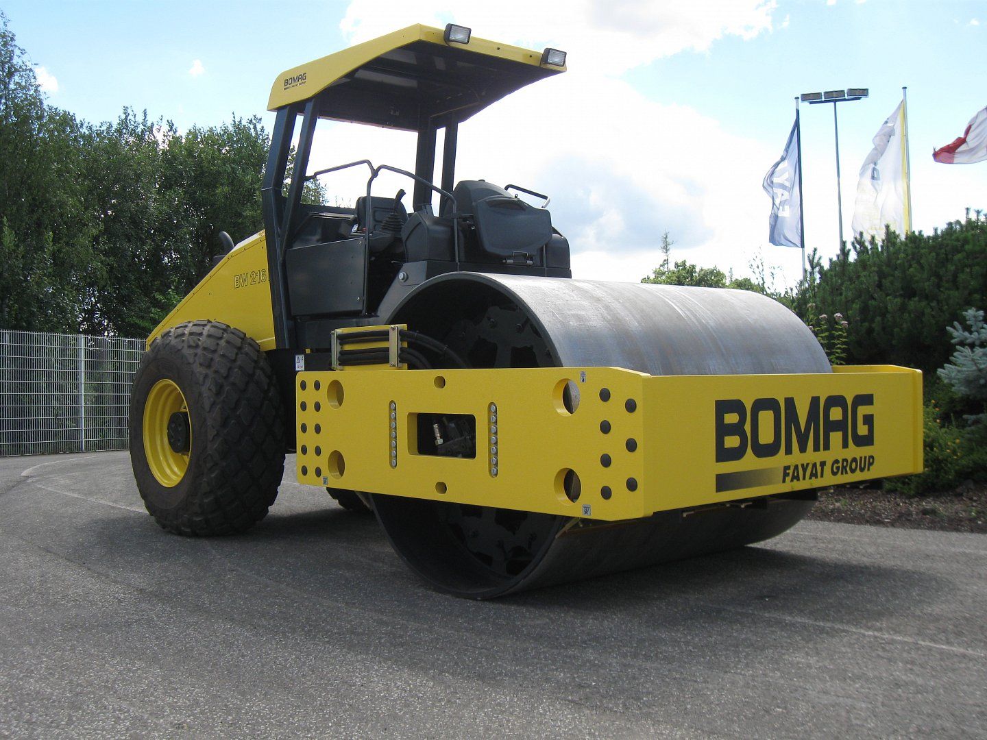 Каток Bomag BW 216