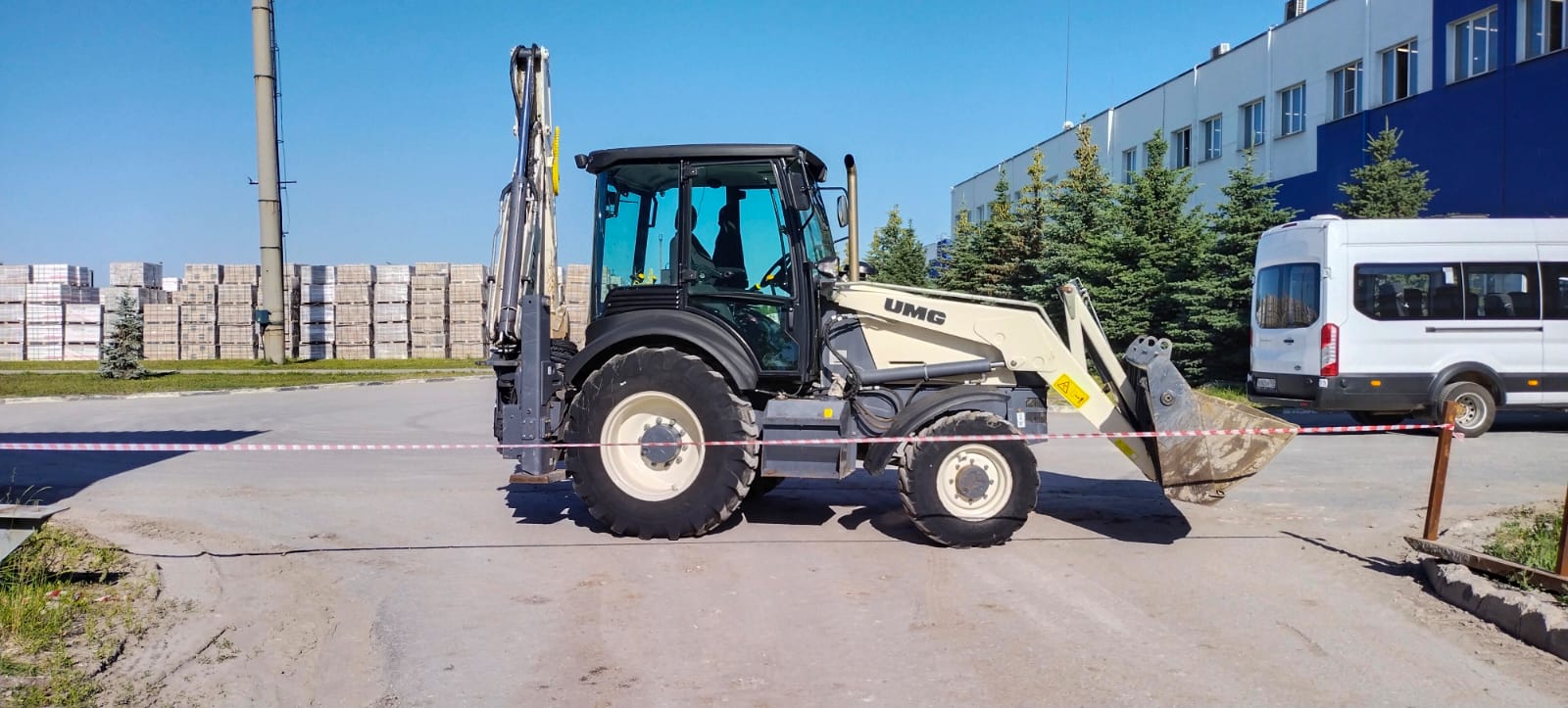 Погрузчик самара работа. Terex tlb890. Hidromek 102b. Hidromek HMK 102b. Терекс 890.