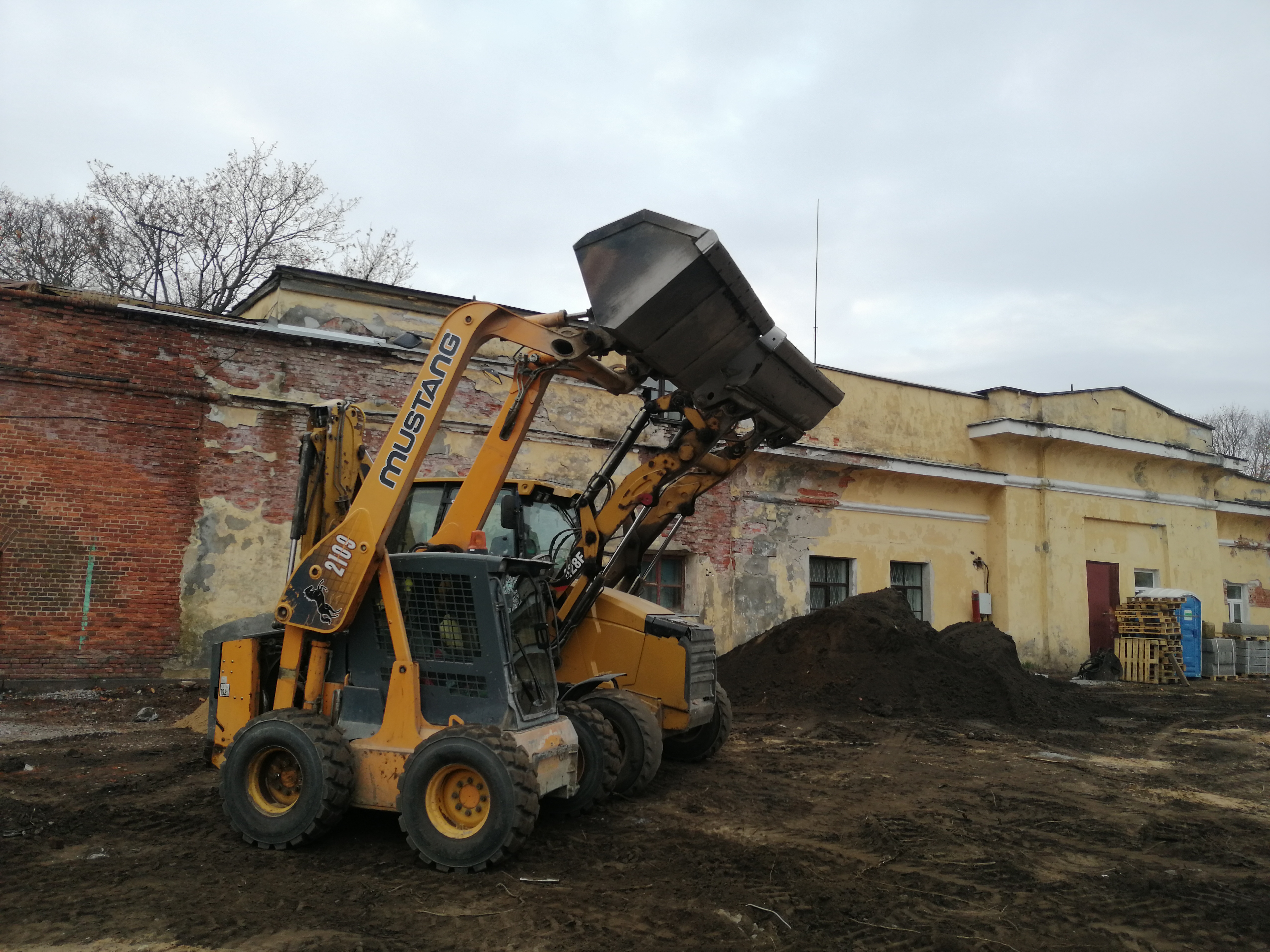 Фронтальные погрузчики спб. Производство погрузчиков в Питере.