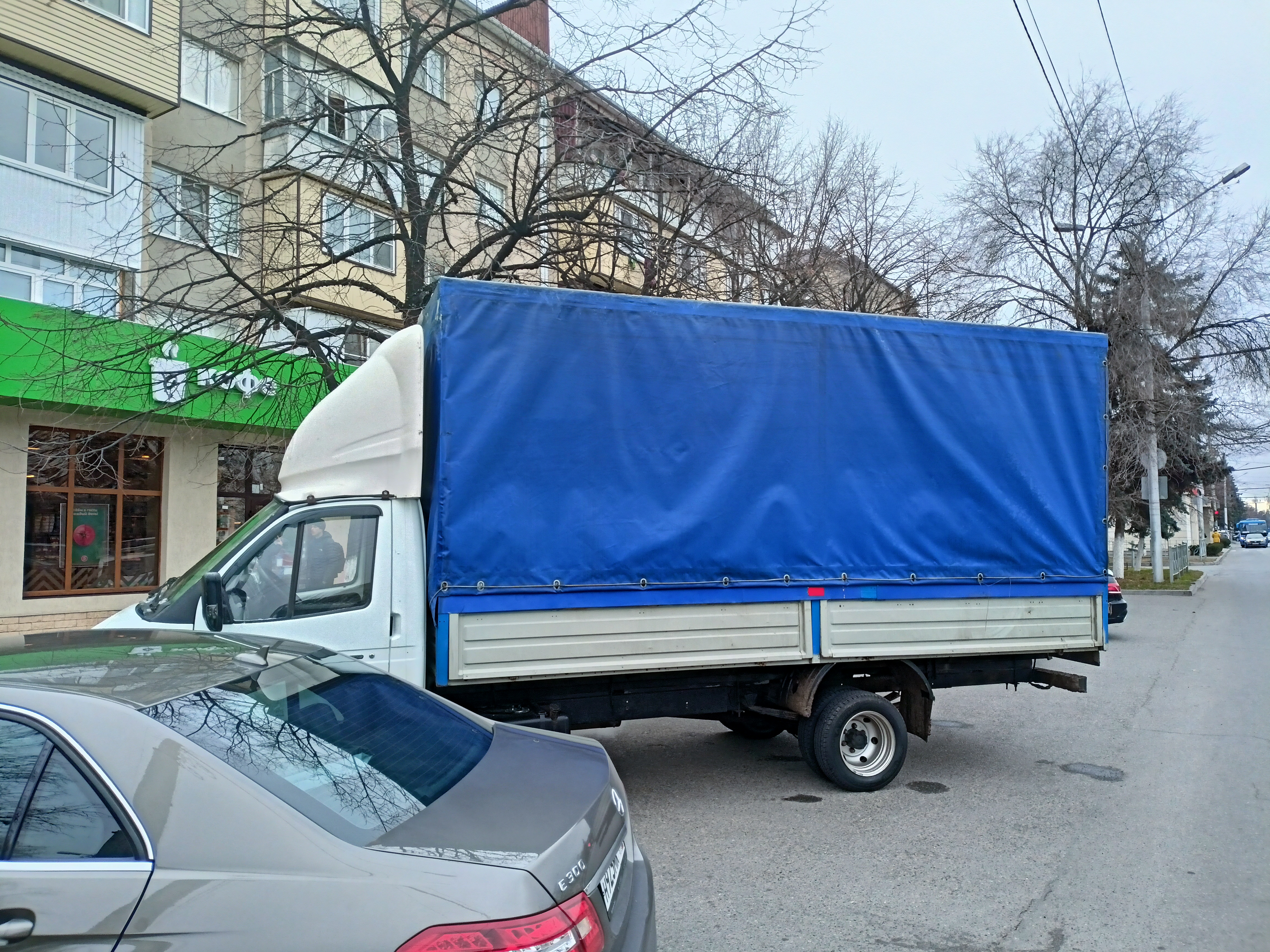 Газель черкесск. Газель более 3.5 тонн. Черкесск транспортные компании. Автомагазин на газеля в Черкесске. Магазин на газеля в Черкесске.