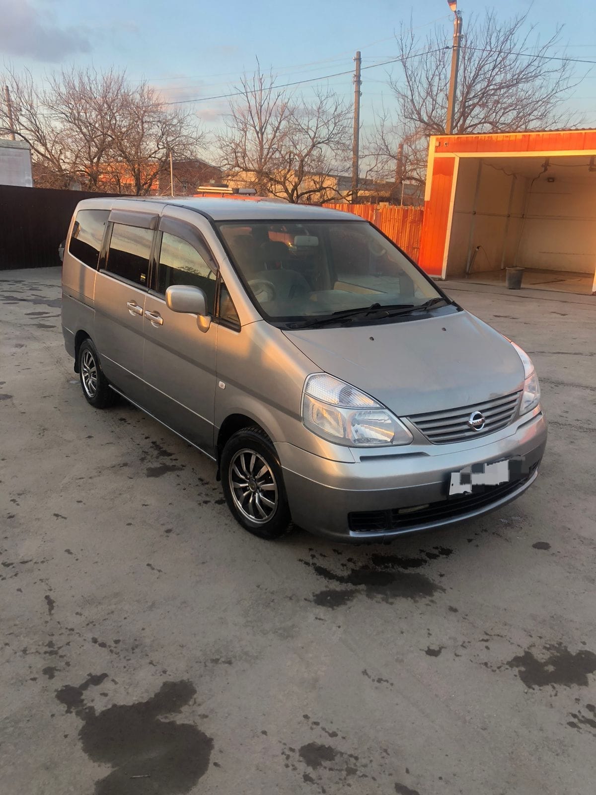 Минивэны ростовская область. Nissan Serena 2004.