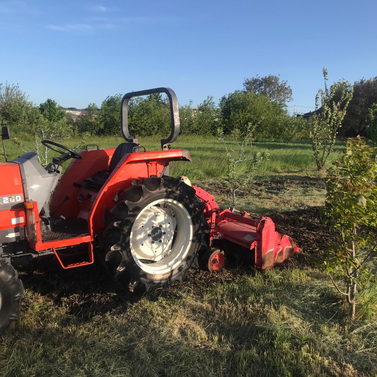 Трактор с бочкой. Толстого и и. Пк кедр абакан аренда минитрактора. Трактор давышонок симферополь. Тракторная симферополь.