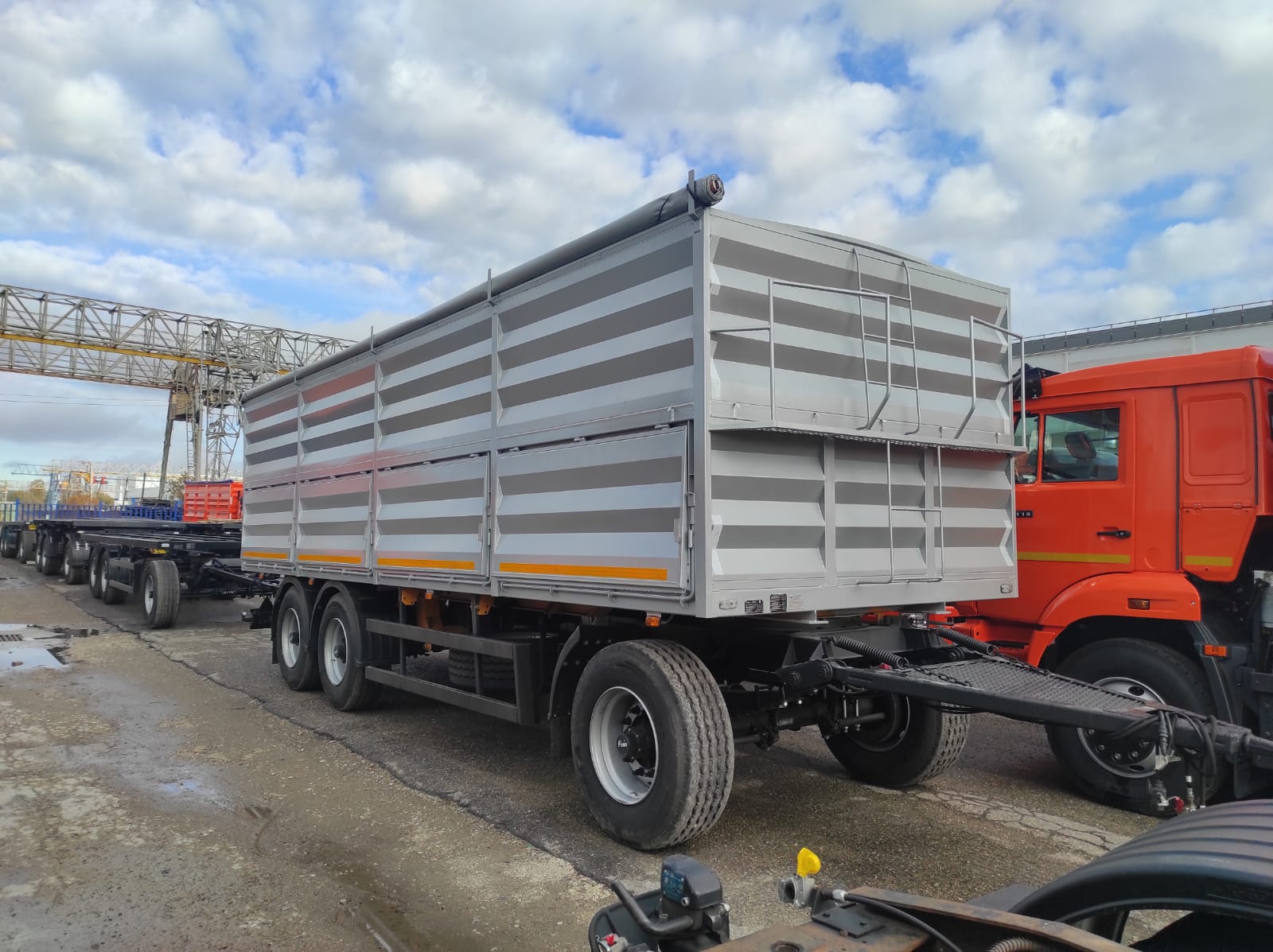 прицеп бортовой саз 82994. прицепы ставропольский край. прицеп легковой 90х годов. нефаз 8332-04. прицеп грузовой кркз -100 к легковому автомобилю.