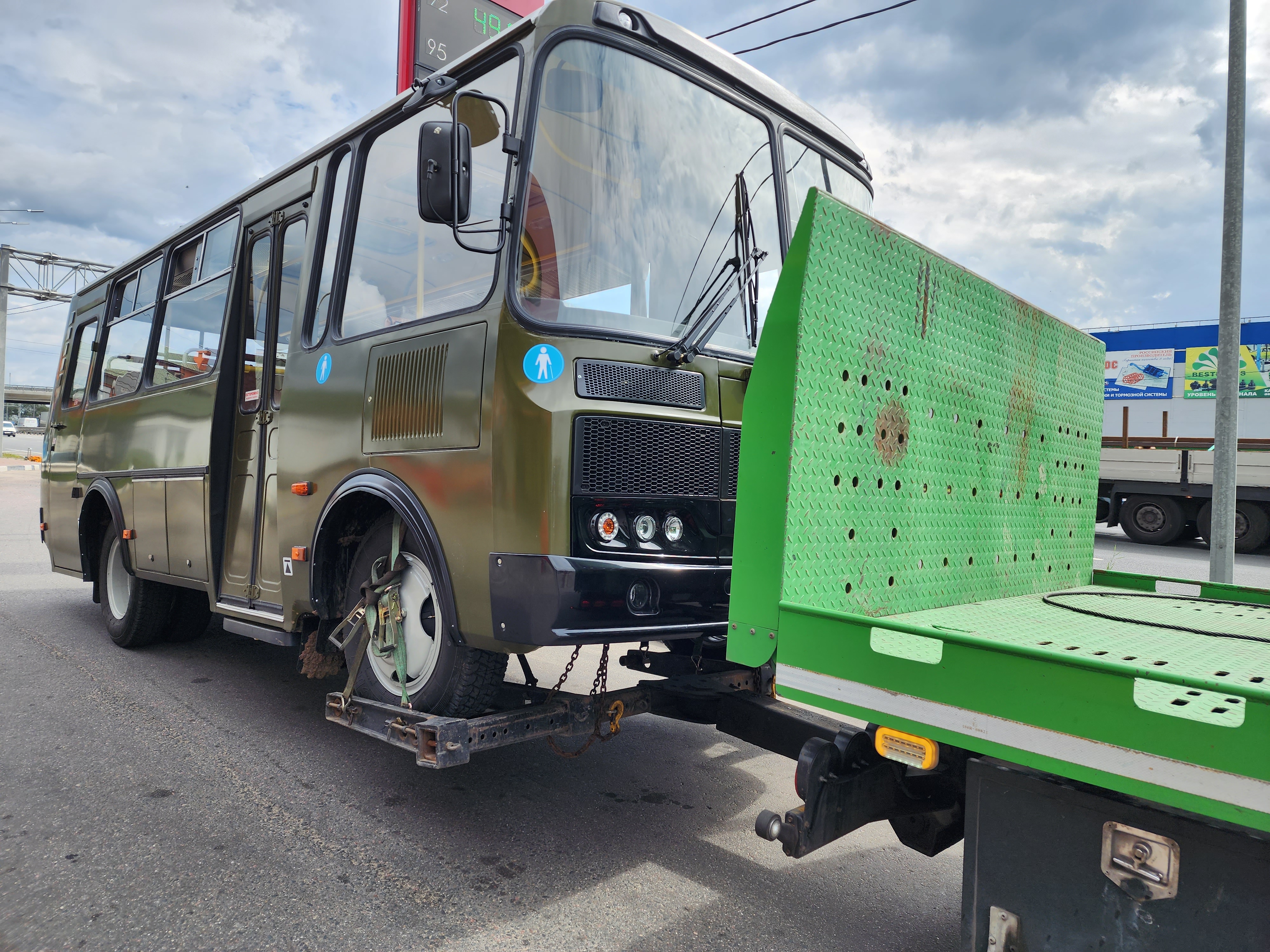 Грузовой эвакуатор в Московской области для перевозки грузовых автомобилей  и спецтехники | Перевозка-24