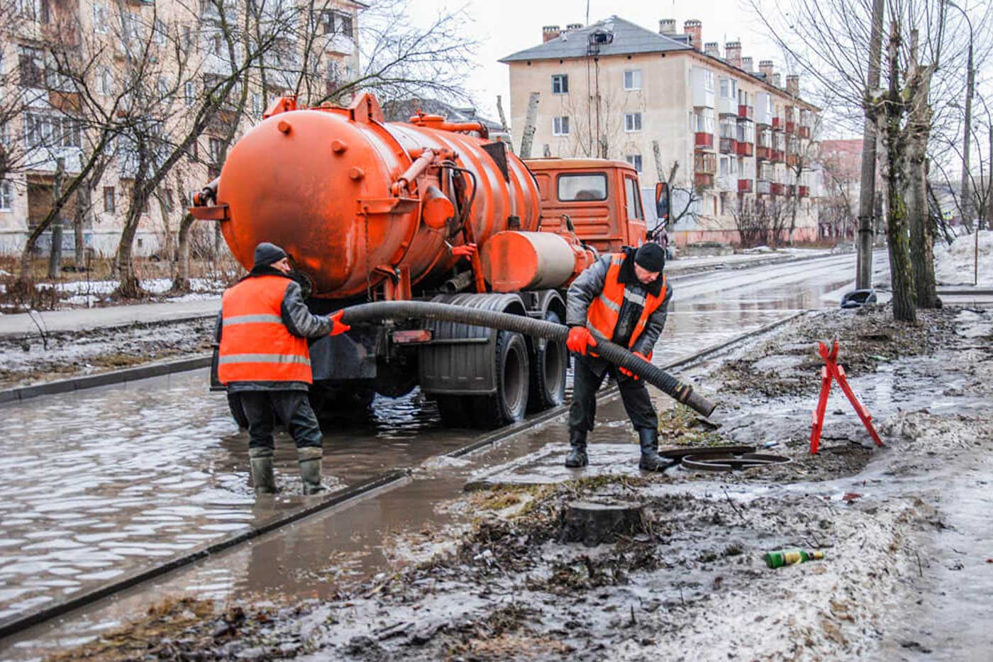 Аварийная водоканал. Аварийная служба канализации. Аварийная канализационная служба. Аварийная прочистка канализации. Аварийная служба прочистки канализации.