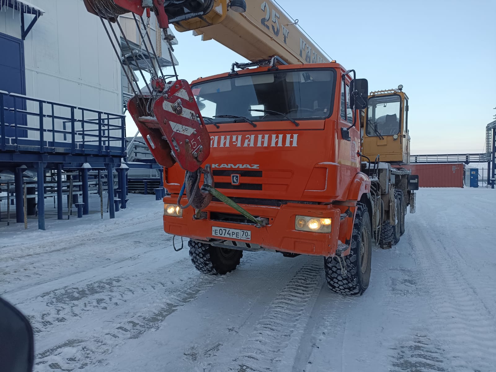 Автокран 25 тонн в аренду — Томск