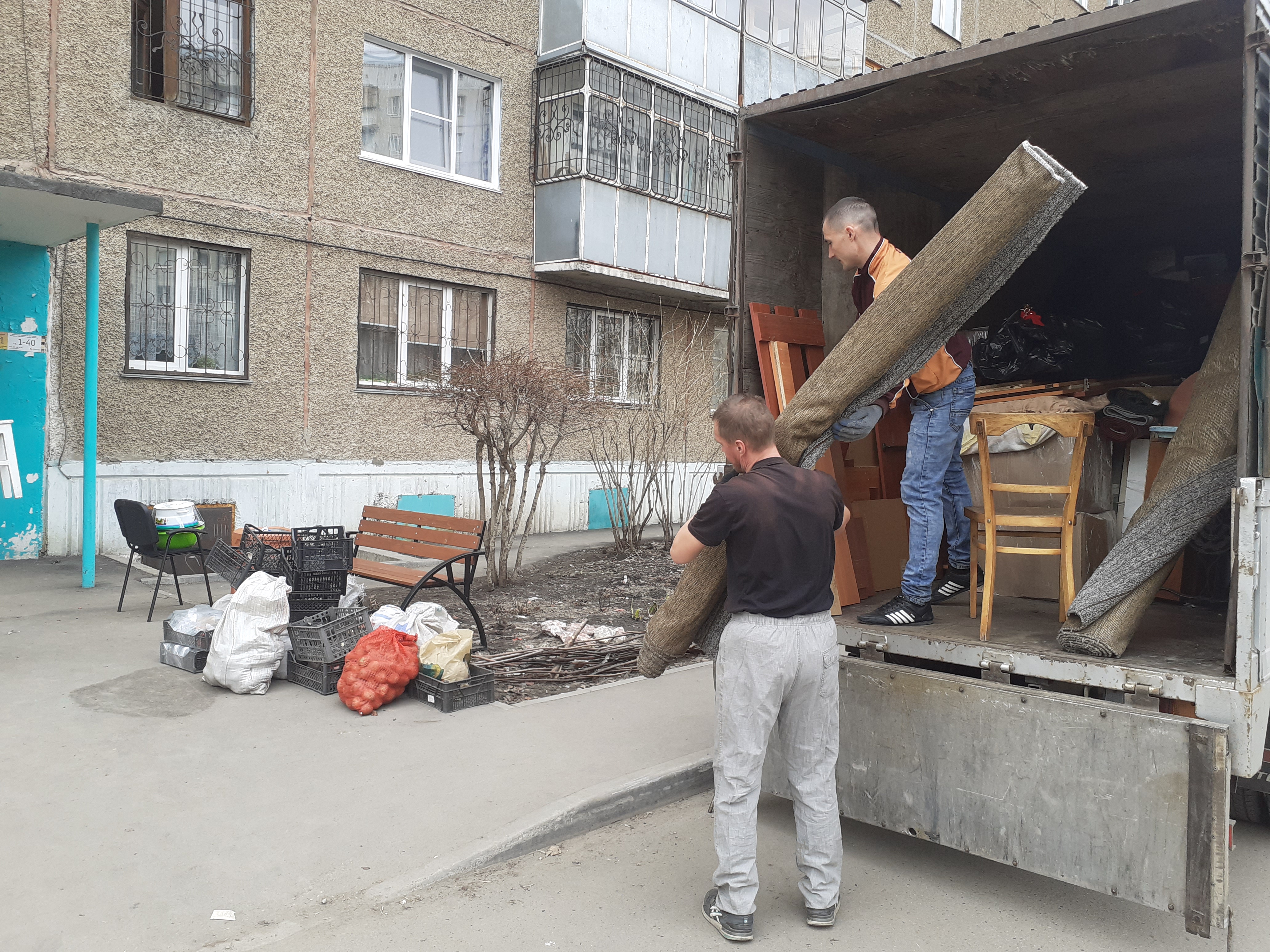 Грузчики в Новоалтайске недорого — заказать услуги грузчиков для переезда |  Перевозка-24