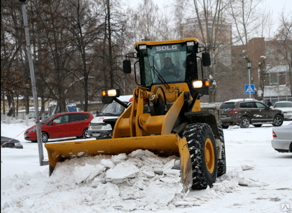 Уборка снега трактором фото
