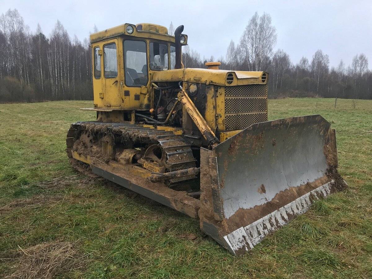 Бульдозеры 96 квт. Т-130 трактор. Трактор ЧТЗ 130. Трактор гусеничный т-130. ЧТЗ 130 бульдозер.