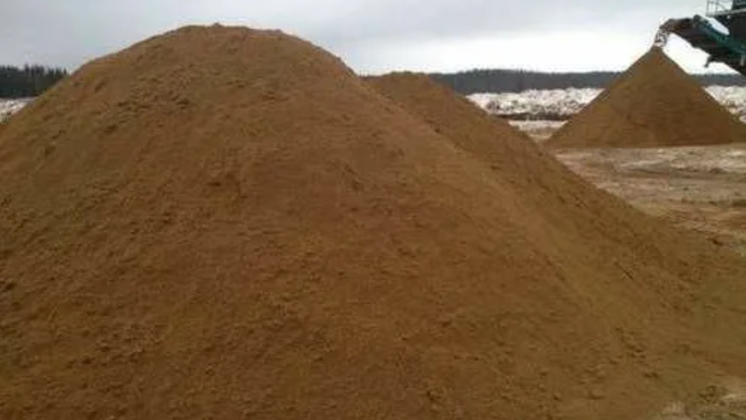 Песок карьерный намывной. Песок карьер. Песок карьерный с доставкой osmgrunt. Песок карьерный с доставкой osmgrunt. Песок карьерный с доставкой osmgrunt.