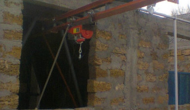 подъём строительных материалов подъёмником в Саках