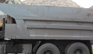 Объявление от Юрий: «Вывоз мусора доставка песок щебень тырса чернозем  kamaz» 1 фото