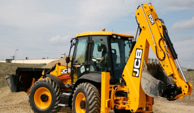 Объявление от Арман: «Аренда экскаватора-погрузчика JCB 4cx» 1 фото