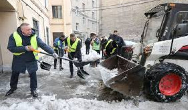 Чистка и вывоз снега трактором МТС в Пыщуге