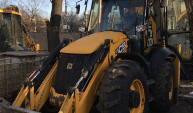 Объявление от ТЕХ24: «Аренда экскаватора погрузчика JCB 3X. Гидромолот.» 2 фото