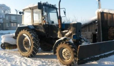 Уборка снега трактором МТЗ 82 с щеткой и отвалом