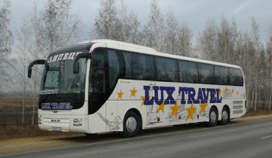Комфортабельный автобус для перевозки пассажиров.