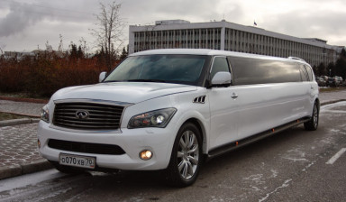 Лимузин Infiniti QX56 в Томске