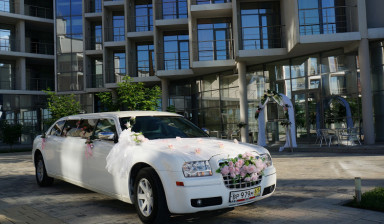 Объявление от Свадебная Студия ДеЛюкс-Авто: «Лимузин Лимузин Крайслер 300» 4 фото