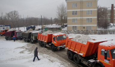 Работы по уборке снега в Иркутске
