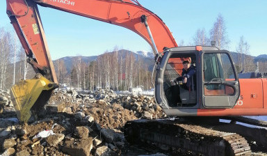 Объявление от Сергей Николаевич: «Услуги Экскаватора. Копка, демонтаж, планировка.» 3 фото