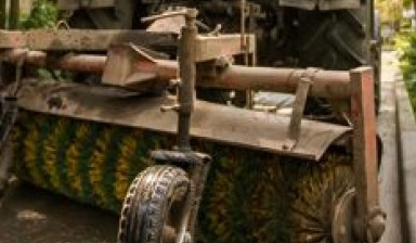 Объявление от Белый Парус: «Аренда трактора с щеткой» 1 фото
