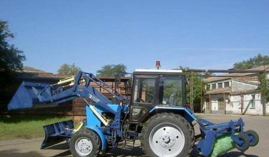 Объявление от ИП Казарин С.А.: «Трактор с щёткой для уборки улиц» 1 фото
