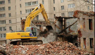 Демонтаж зданий после пожаров в Твери