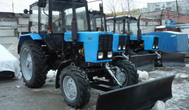 Объявление от Москва СпецТехника: «Аренда трактора мтз-82.1 щетка /отвал/ бочка» 2 фото