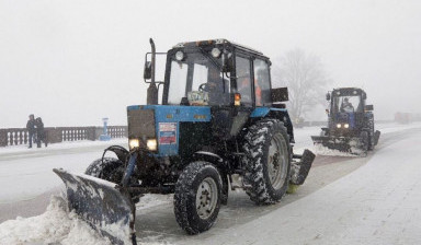 Расчистка снега снежка снежища трактором