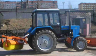 Объявление от Светлана: «Услуги трактора со щеткой мтз. Уборка территории kolesnye» 1 фото