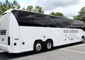 Объявление от San Antonio Charter Bus Company: «Quick transfer to the airport» 2 photos