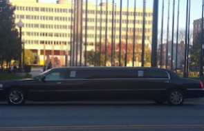 Объявление от Indy Limo Express: «Safe transportation by limousine» 1 photos