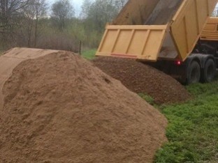 Объявление от Алексей: «Доставка песка щебня, грунт земля навоз, самосвал  samosval-20-tonn» 1 фото
