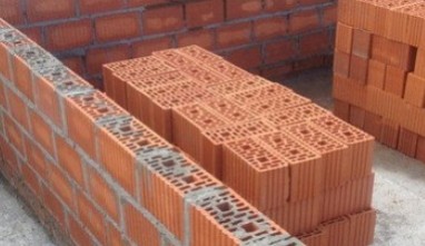 Объявление от Комплексные Строительные Решения: «Опытная доставка керамических блоков» 1 фото