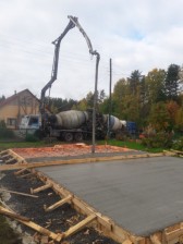 Объявление от Бетон10 РФ: «Услуги по доставке бетона, Услуги миксера bolshoj-betonovoz» 1 фото