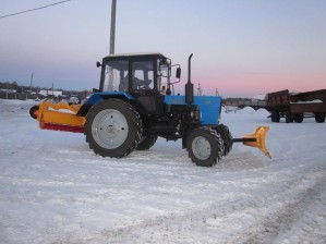 Аренда и заказ снегоуборочного трактора с щеткой