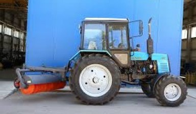 Объявление от Аренда трактора: «Арендовать подметально-уборочную машину в Оренбург podmetalno-uborochnaya-mashina» 1 фото