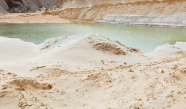 Объявление от Бехруз: «Песок карьерный, мытый, речной с доставкой.» 1 фото