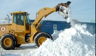 Объявление от Снежком: «Уборка снега в любое время дня и ночи» 1 фото