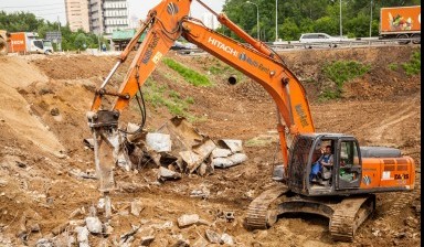 Объявление от Мультирент: «Гусеничный экскаватор с гидромолотом» 1 фото