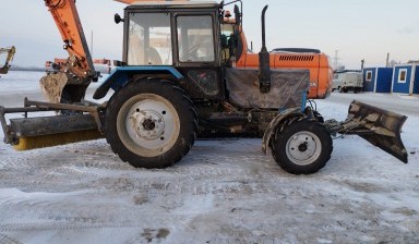 Объявление от ТехСтройСити: «Аренда трактора мтз с щеткой. Чистка снега.» 1 фото