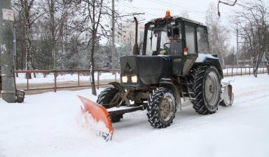 Объявление от Владимир: «Уборка территории, трактор с щёткой и отвалом kommunalnii» 1 фото